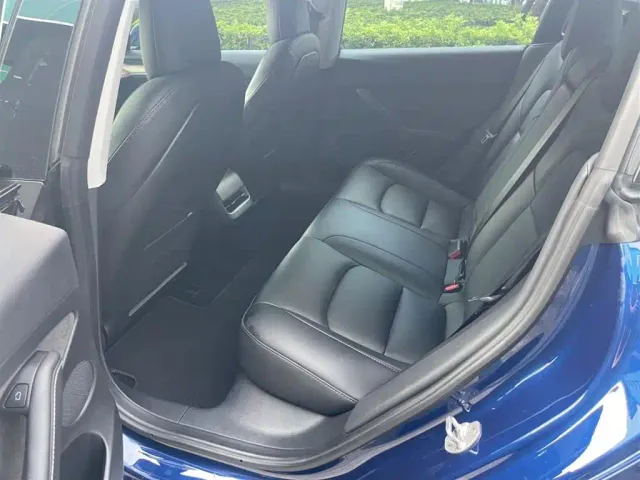 Tesla Model 3 — Фото автомобиля 5