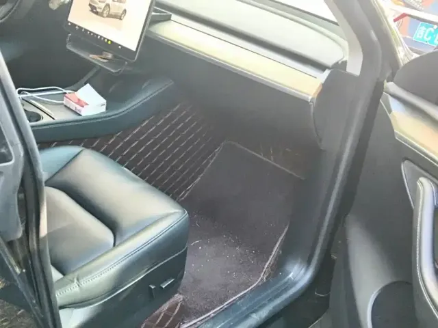 Tesla Model Y — Фото автомобиля 8