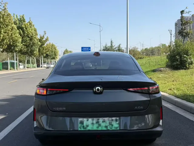 Changan Qiyuan A05 — Фото автомобиля 9