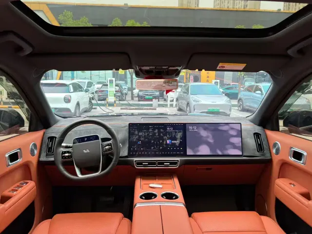 Li Auto L9 — Фото автомобиля 6