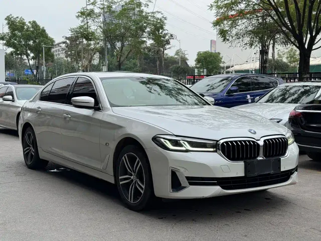 BMW 5 Series — Фото автомобиля 2