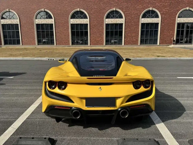 Ferrari F8 — Фото автомобиля 9