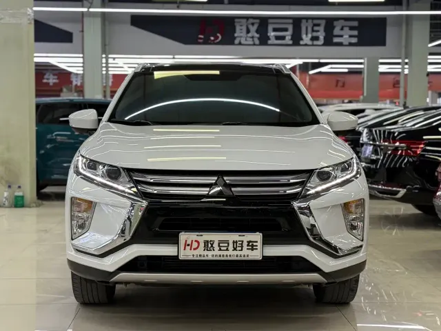 Mitsubishi Eclipse Cross — Фото автомобиля 15