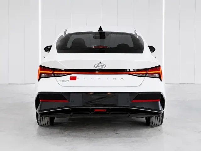 Hyundai Elantra — Фото автомобиля 5