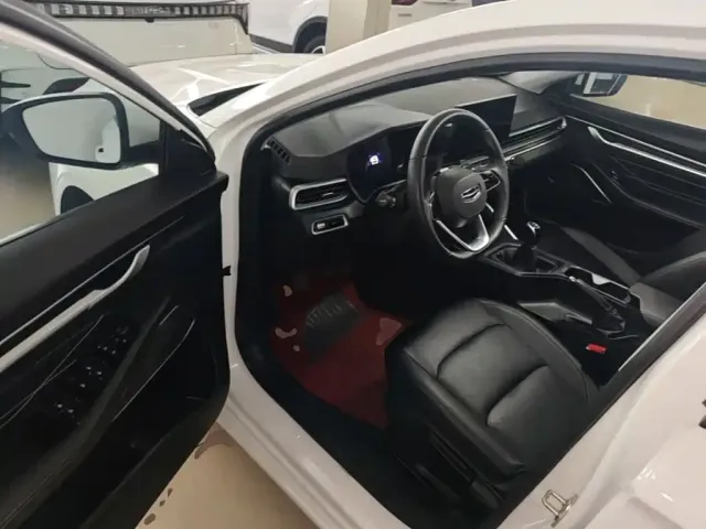Geely Emgrand — Фото автомобиля 15