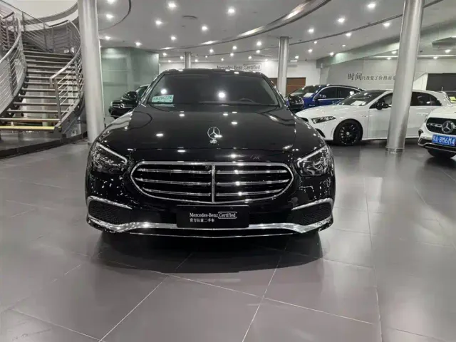 Mercedes-Benz E-Class — Фото автомобиля 8