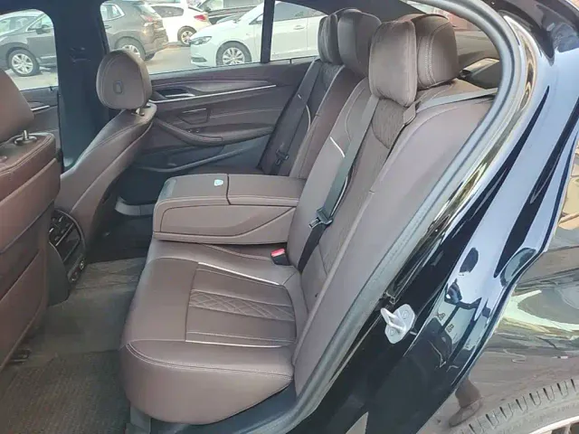 BMW 5 Series — Фото автомобиля 16