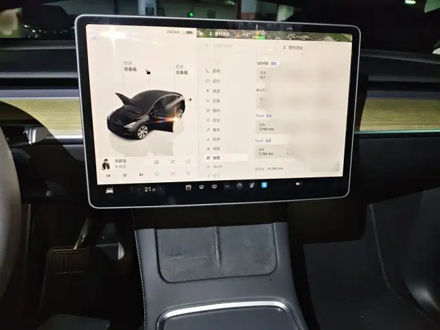 Tesla Model Y — Фото автомобиля 5