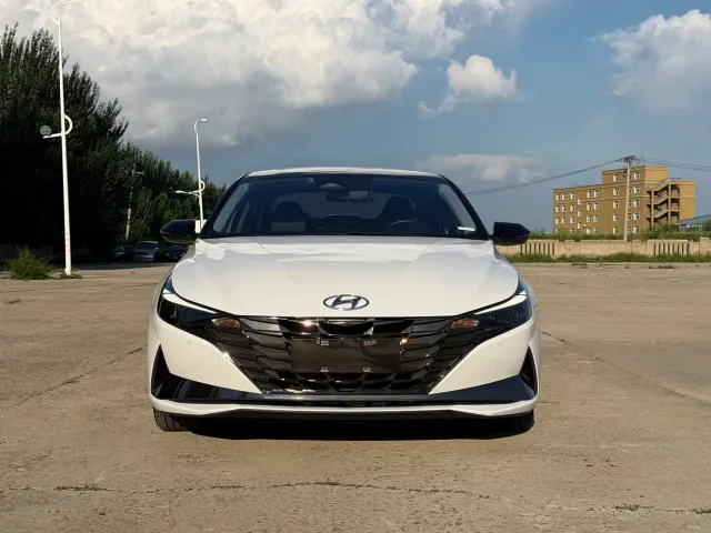 Hyundai Elantra — Фото автомобиля 2