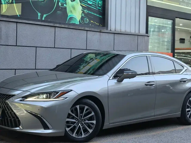 Lexus ES — Фото автомобиля 2