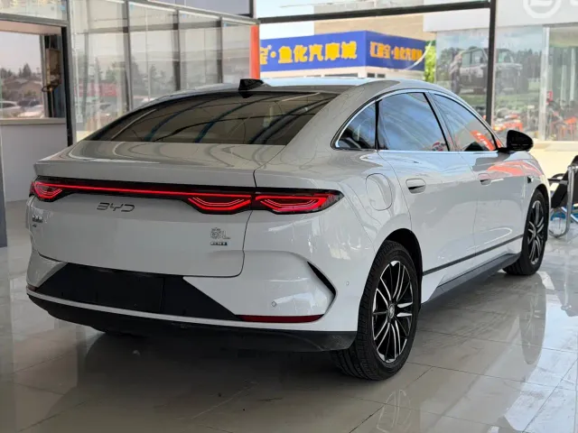 BYD Qin L — Фото автомобиля 18