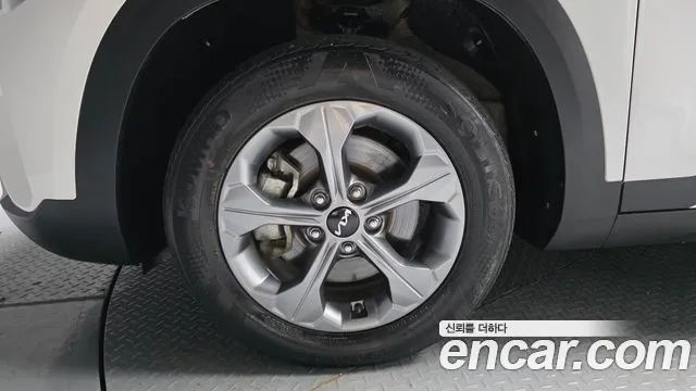 Kia Seltos Новый Seltos Бензин 1.6 турбо 2WD — Фото автомобиля 2
