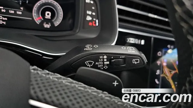 Audi Q8 55 TFSI quattro Premium — Фото автомобиля 26