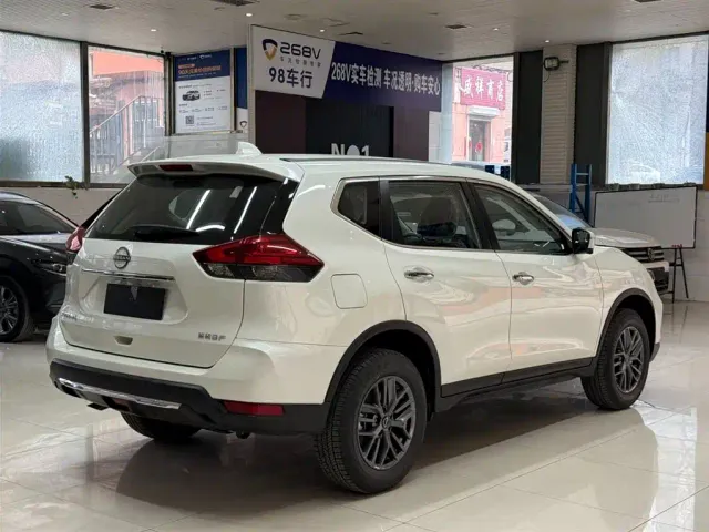 Nissan X-Trail — Фото автомобиля 4