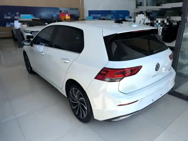 Volkswagen Golf — Фото автомобиля 4