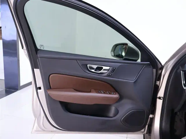 Volvo S60 — Фото автомобиля 18
