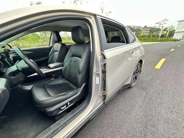 Wuling Starlight — Фото автомобиля 8