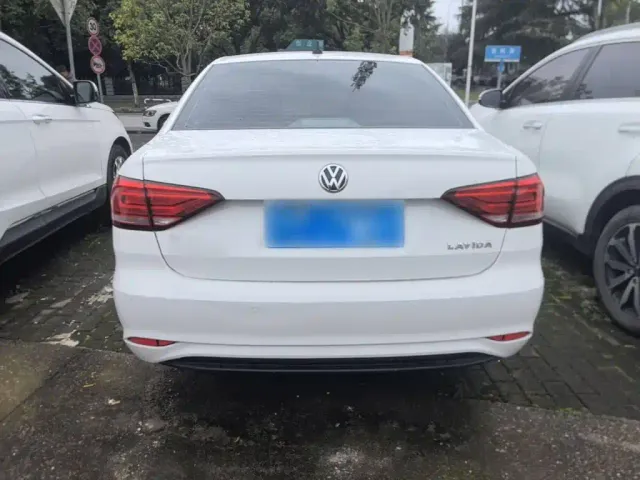 Volkswagen Lavida — Фото автомобиля 5