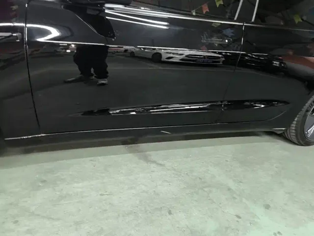 Tesla Model 3 — Фото автомобиля 21