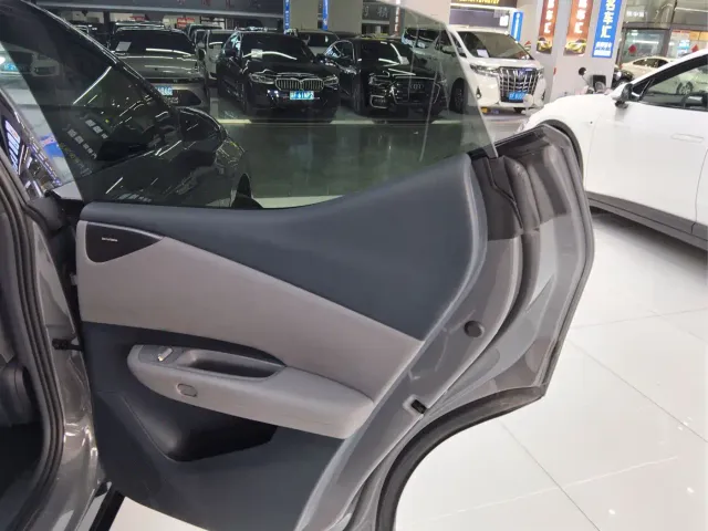 Lynk & Co Z20 — Фото автомобиля 15