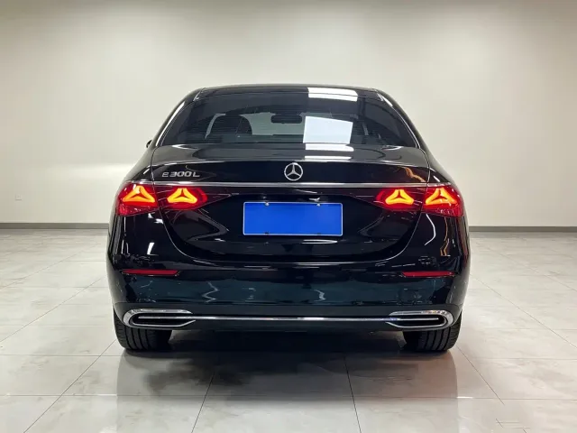 Mercedes-Benz E-Class — Фото автомобиля 20
