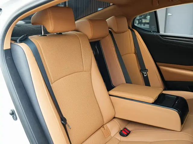 Lexus ES — Фото автомобиля 14