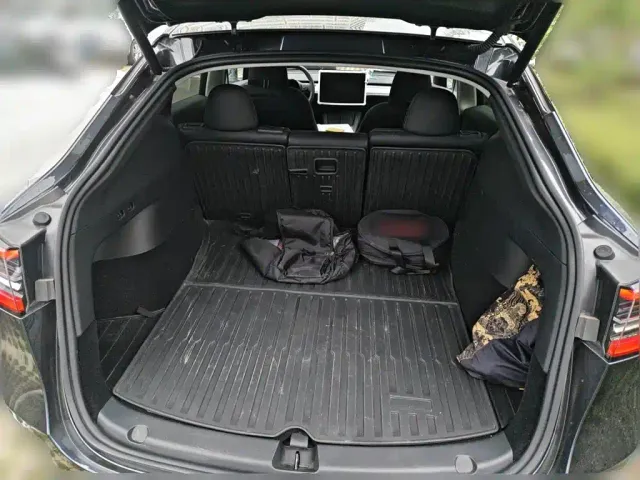 Tesla Model Y — Фото автомобиля 15