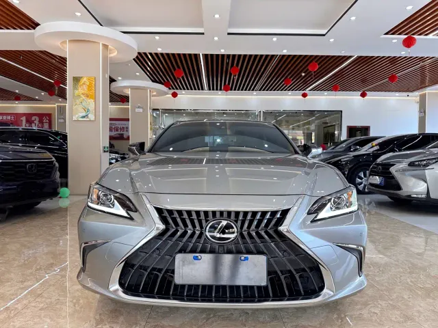 Lexus ES — Фото автомобиля 2