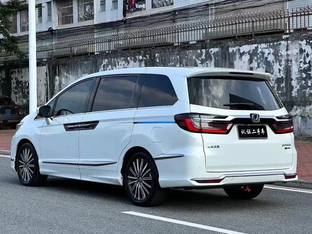 Honda Elysion — Фото автомобиля 4