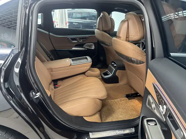 Mercedes-Benz E-Class — Фото автомобиля 22
