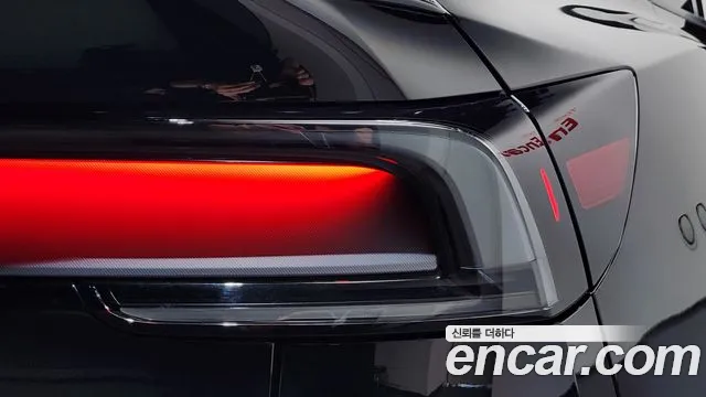 Tesla Model Y — Фото автомобиля 23