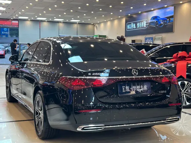 Mercedes-Benz E-Class — Фото автомобиля 6