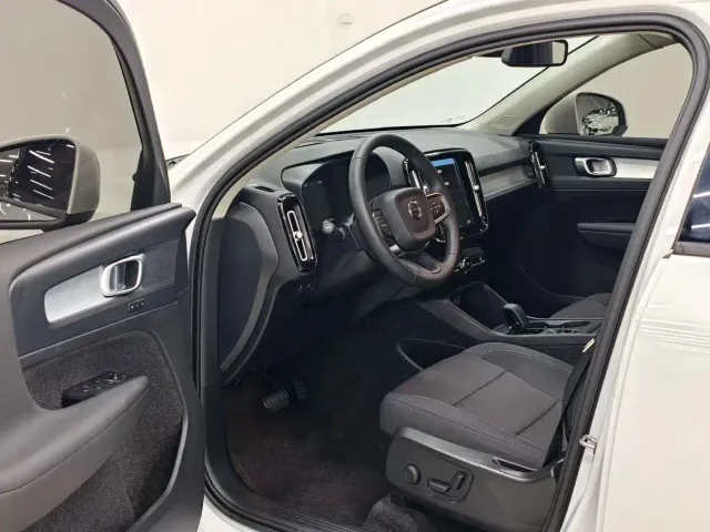 Volvo XC40 — Фото автомобиля 9
