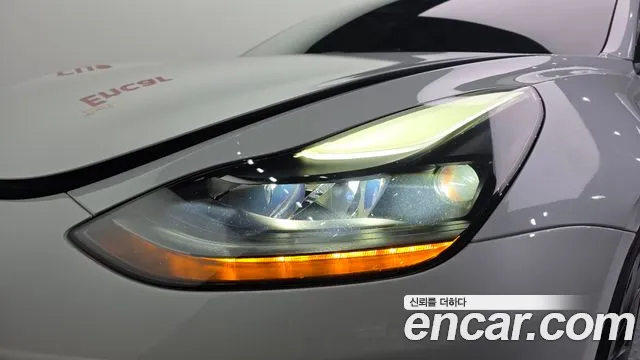 Tesla Model 3 — Фото автомобиля 22