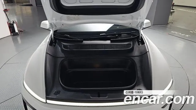 Tesla Model Y — Фото автомобиля 6