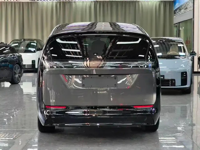 Li Auto MEGA — Фото автомобиля 14