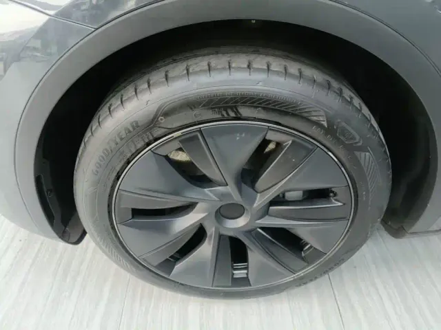 Tesla Model Y — Фото автомобиля 22