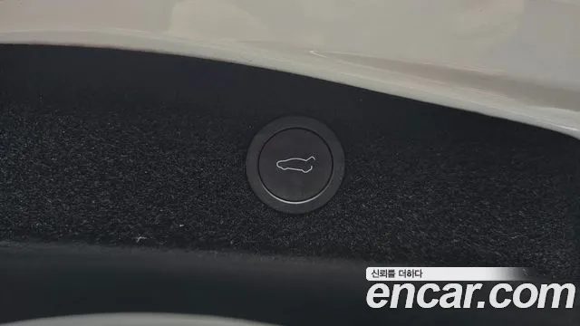 Tesla Model 3 — Фото автомобиля 27