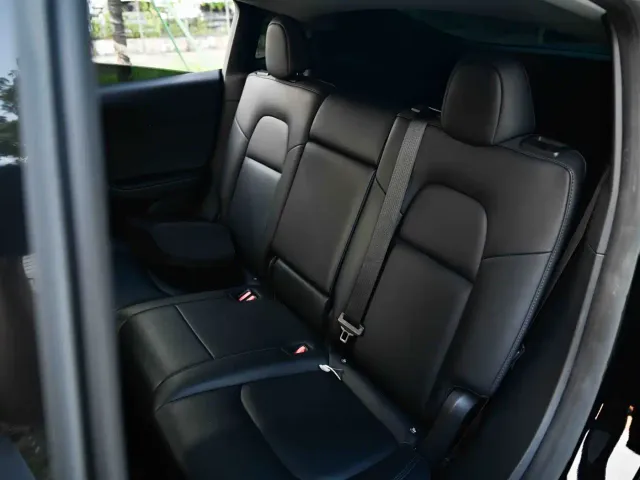 Tesla Model Y — Фото автомобиля 11