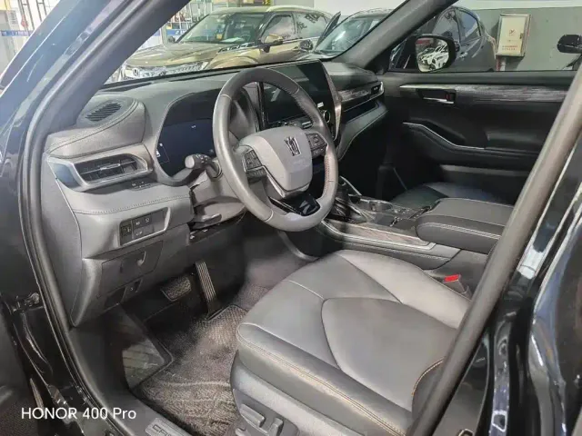 Toyota Crown Kluger — Фото автомобиля 3