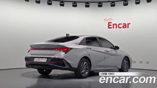 Hyundai Avante CN7 — Фото автомобиля 2