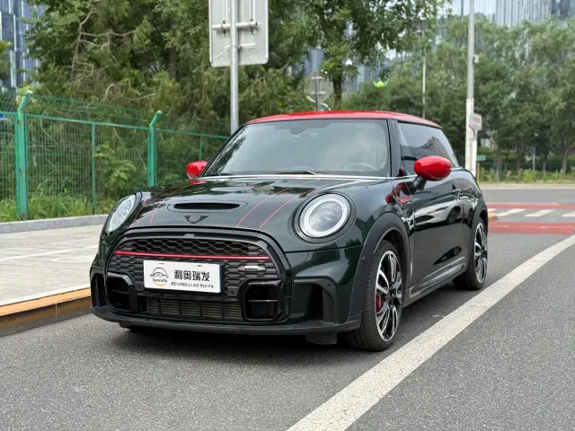Фотография автомобиля — MINI John Cooper Works