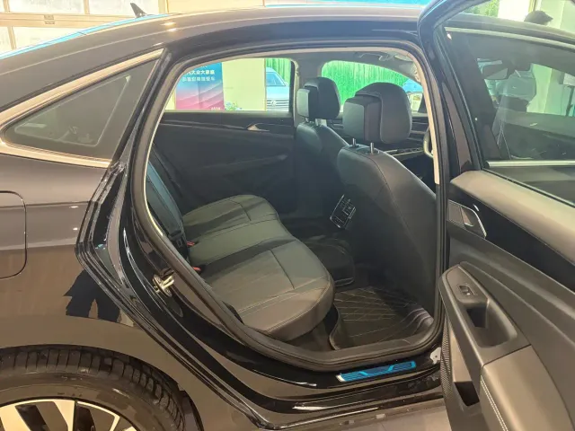 Volkswagen Passat — Фото автомобиля 9