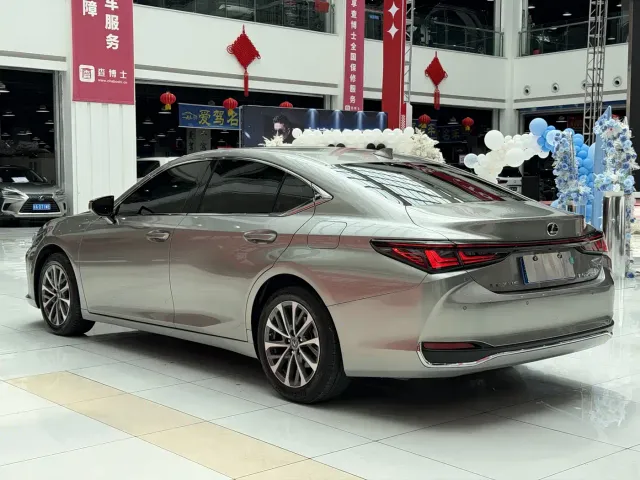 Lexus ES — Фото автомобиля 20