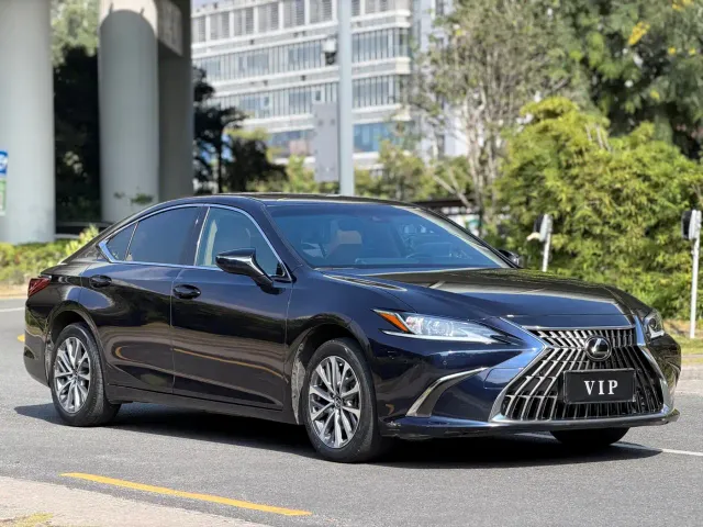 Фотография автомобиля — Lexus ES