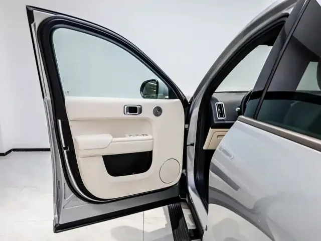 Li Auto L9 — Фото автомобиля 14