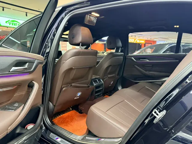 BMW 5 Series — Фото автомобиля 5