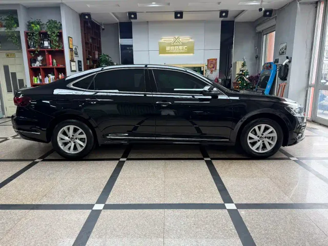 Volkswagen Passat — Фото автомобиля 6
