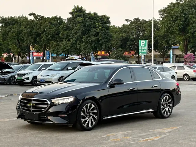 Фотография автомобиля — Mercedes-Benz E-Class