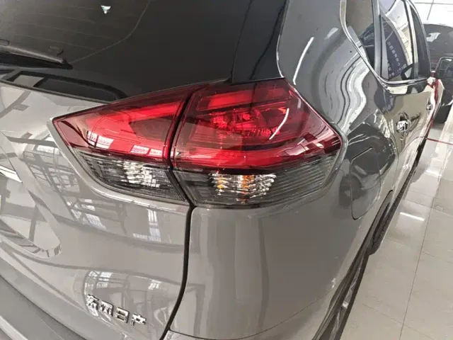 Nissan X-Trail — Фото автомобиля 7